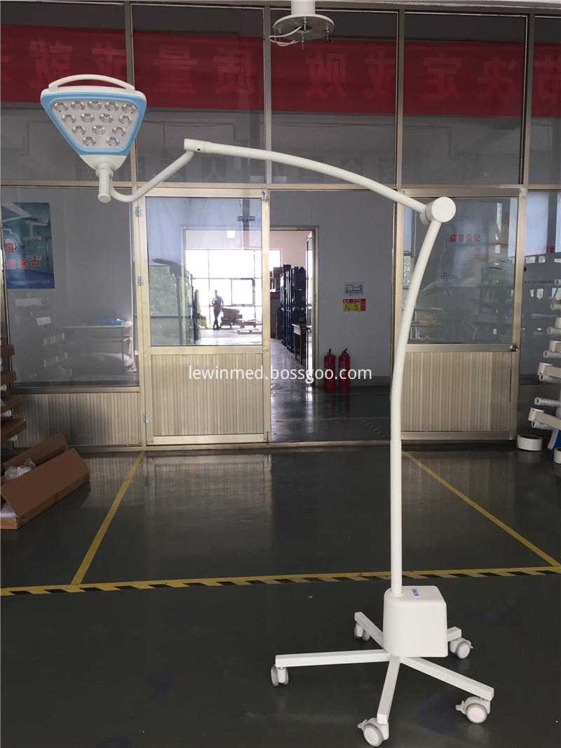 mobile surgical lamp