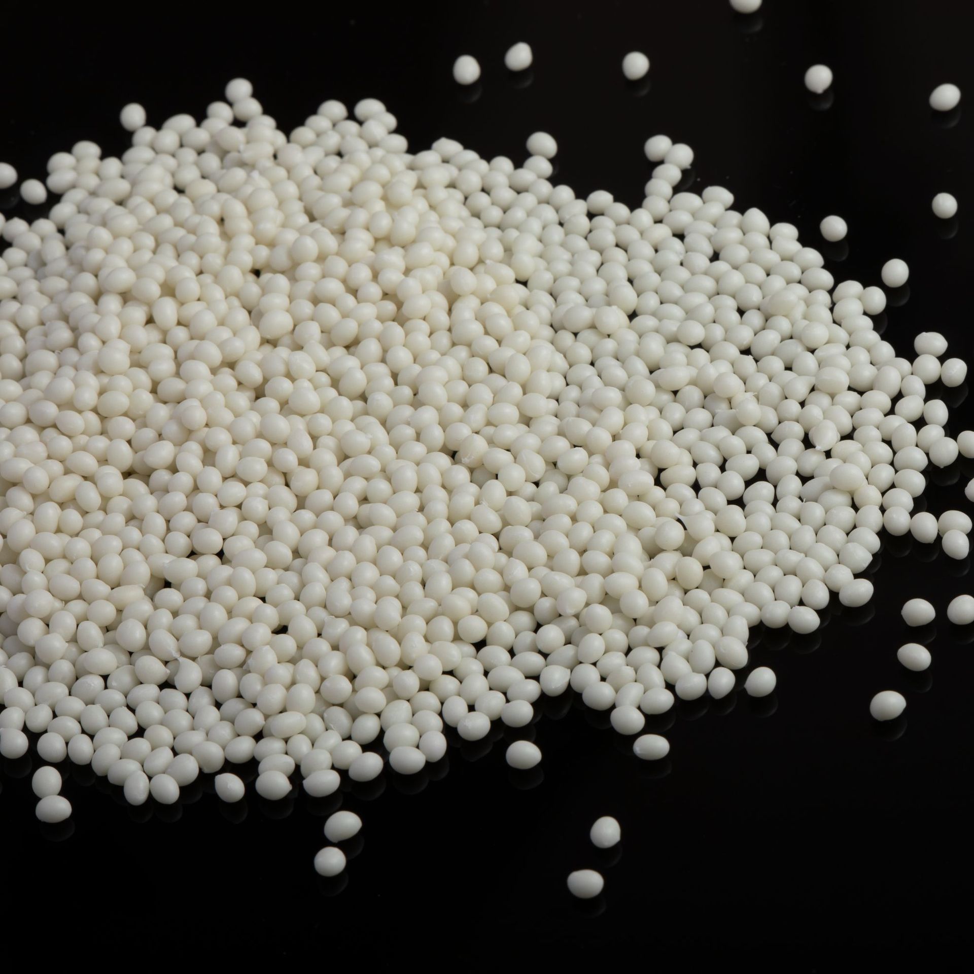Medium and low temperature hot melt adhesive Medium and low temperature hot melt adhesive
