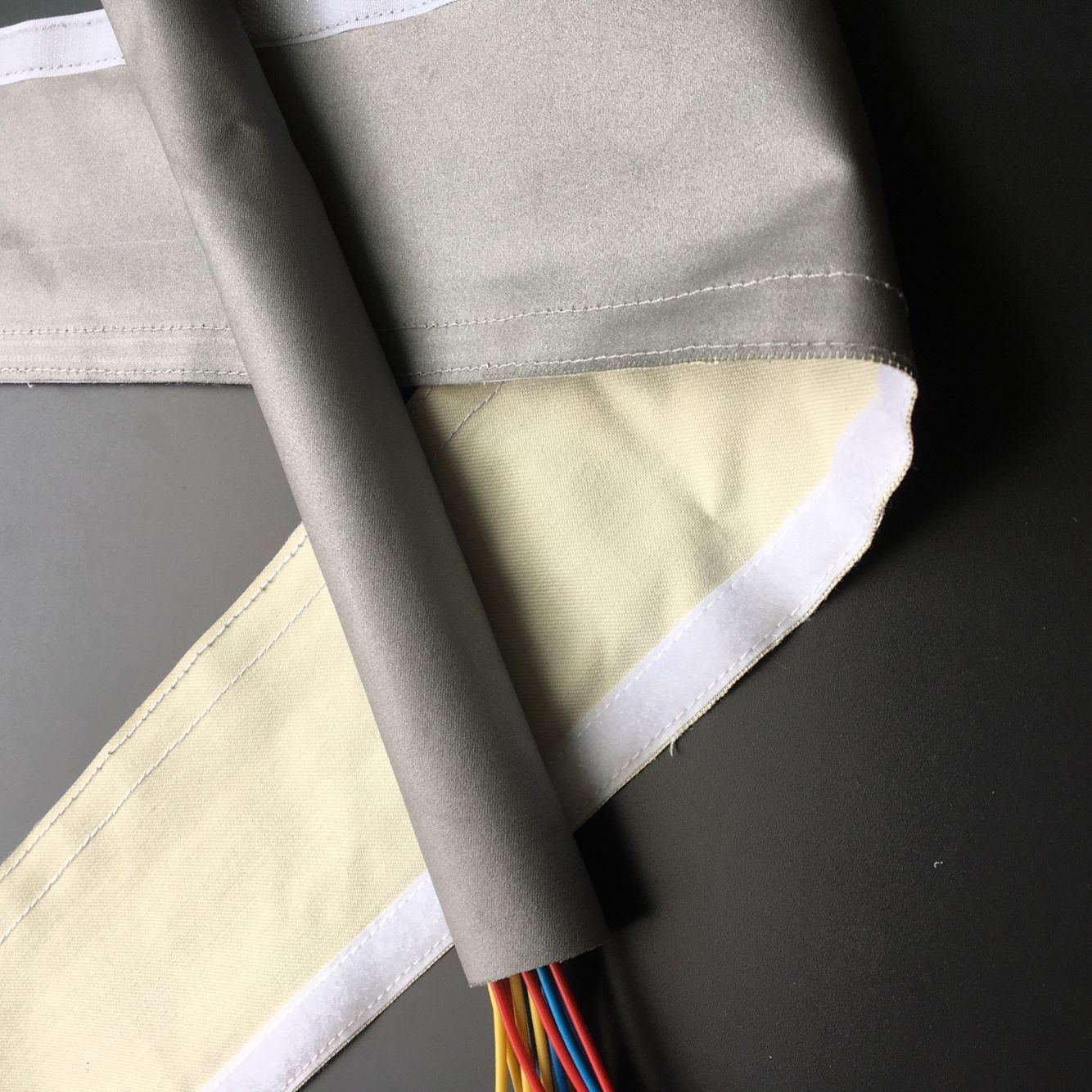 Automatic Industrial Protection Sleeve Automatic Industrial Protection Sleeve