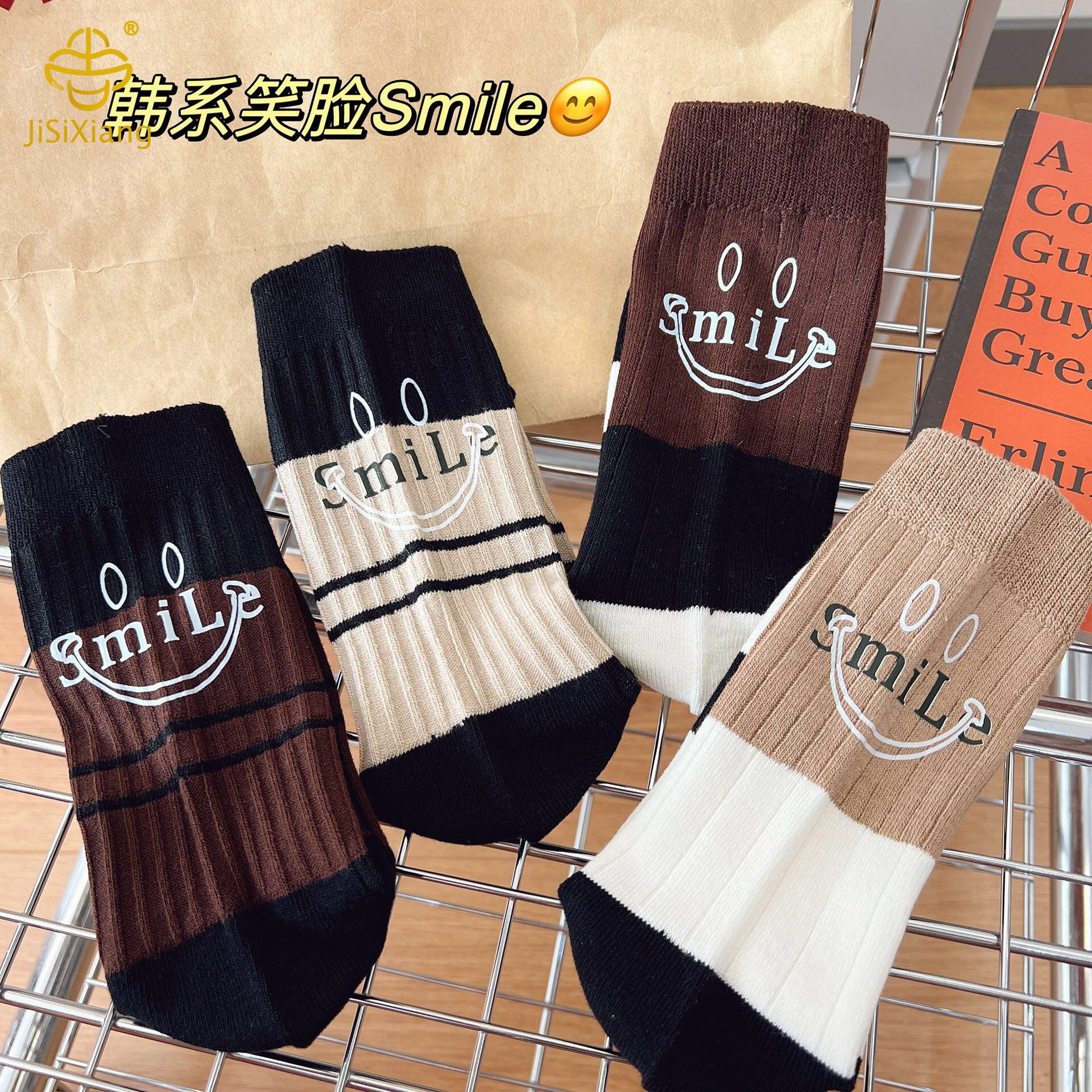 Korean cartoon hot stamping smiley face contrasting mid tube socks Korean cartoon hot stamping smiley face contrasting mid tube socks