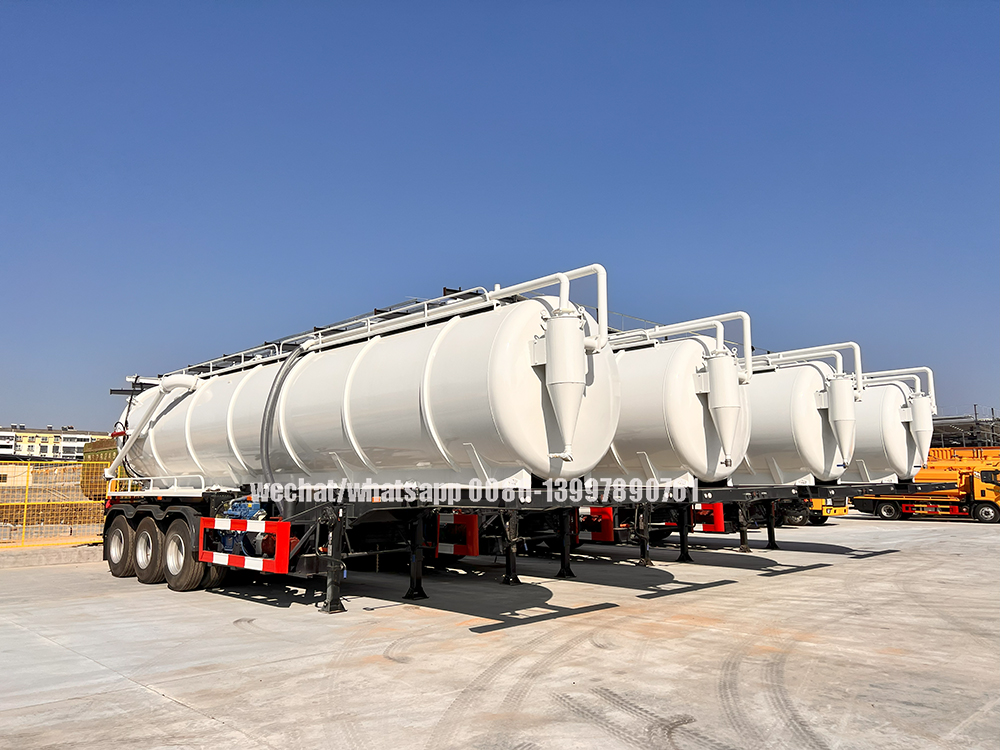 Vacuum semi trailer for sludge and sewage Vacuum semi trailer for sludge and sewage