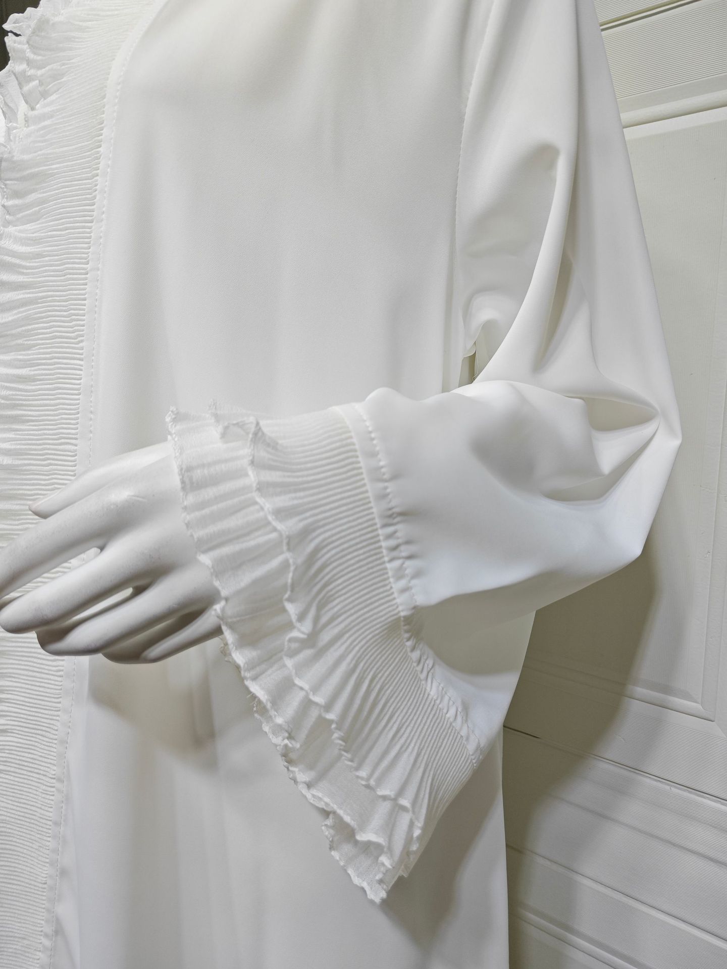 White Ruffle Edge Open Front Abaya Cardigan MQ271 (5) White Ruffle Edge Open Front Abaya Cardigan MQ271 (5)