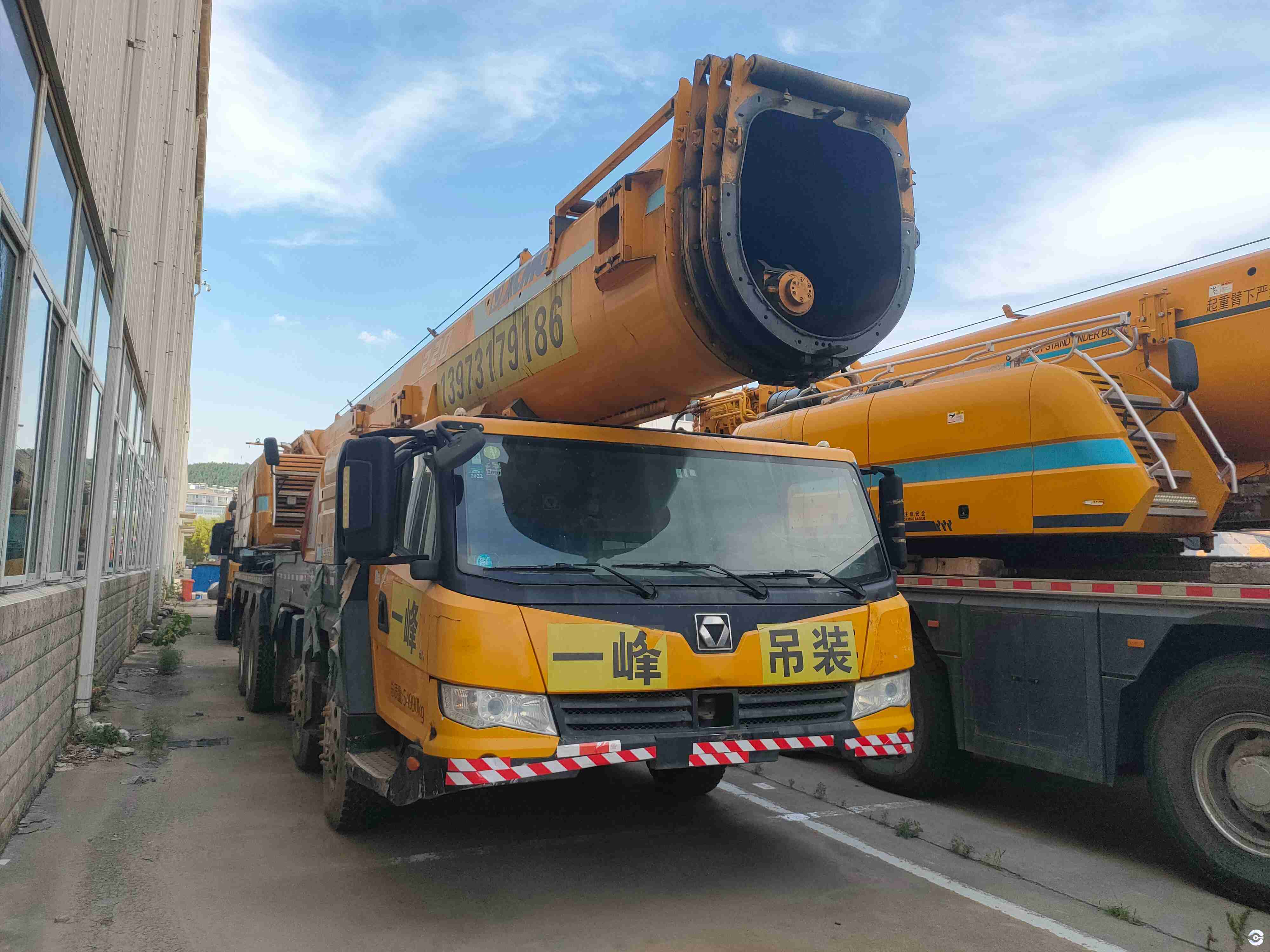 Strong and reliable used truck crane with 25–70 ton lifting capacity Strong and reliable used truck crane with 25–70 ton lifting capacity