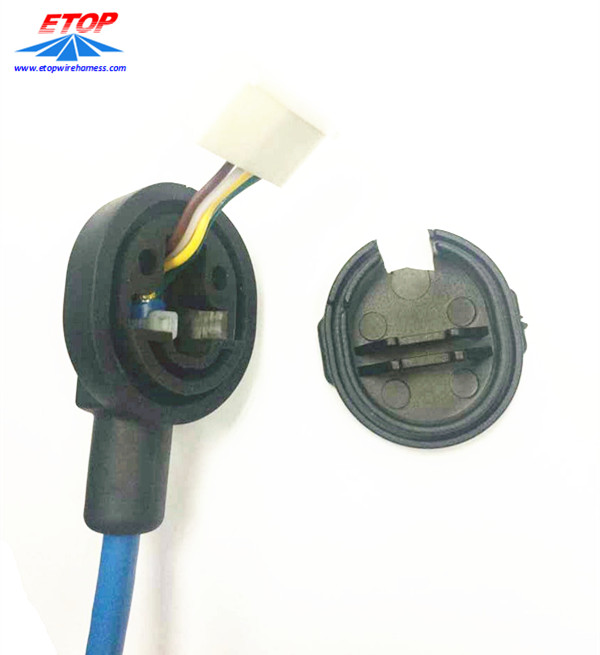 Cable assembly with grommet