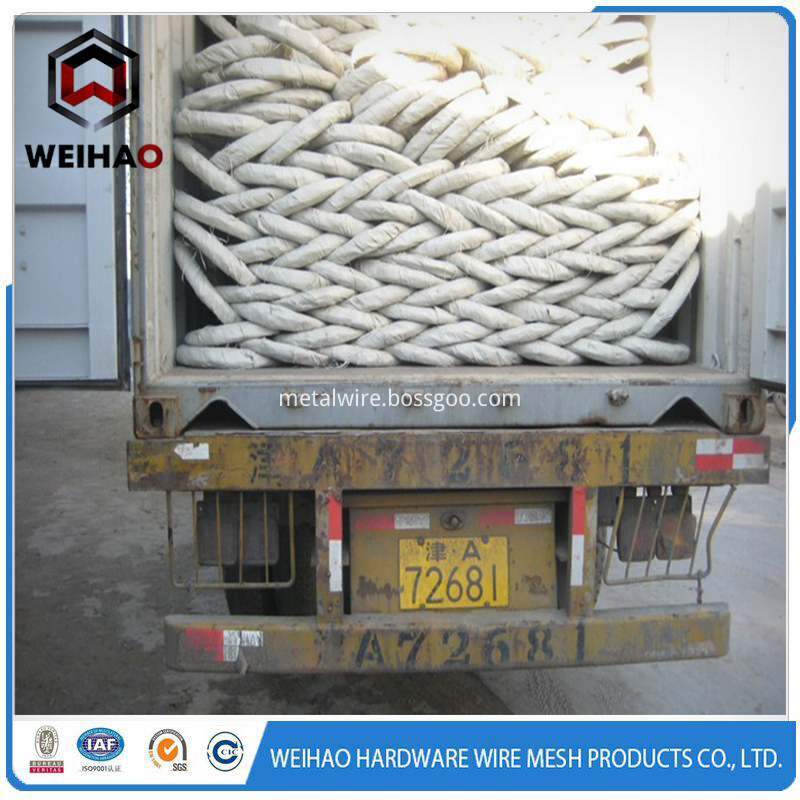 Galvanized Barbed Wire With Clips Galvanized Barbed Wire With Clips
