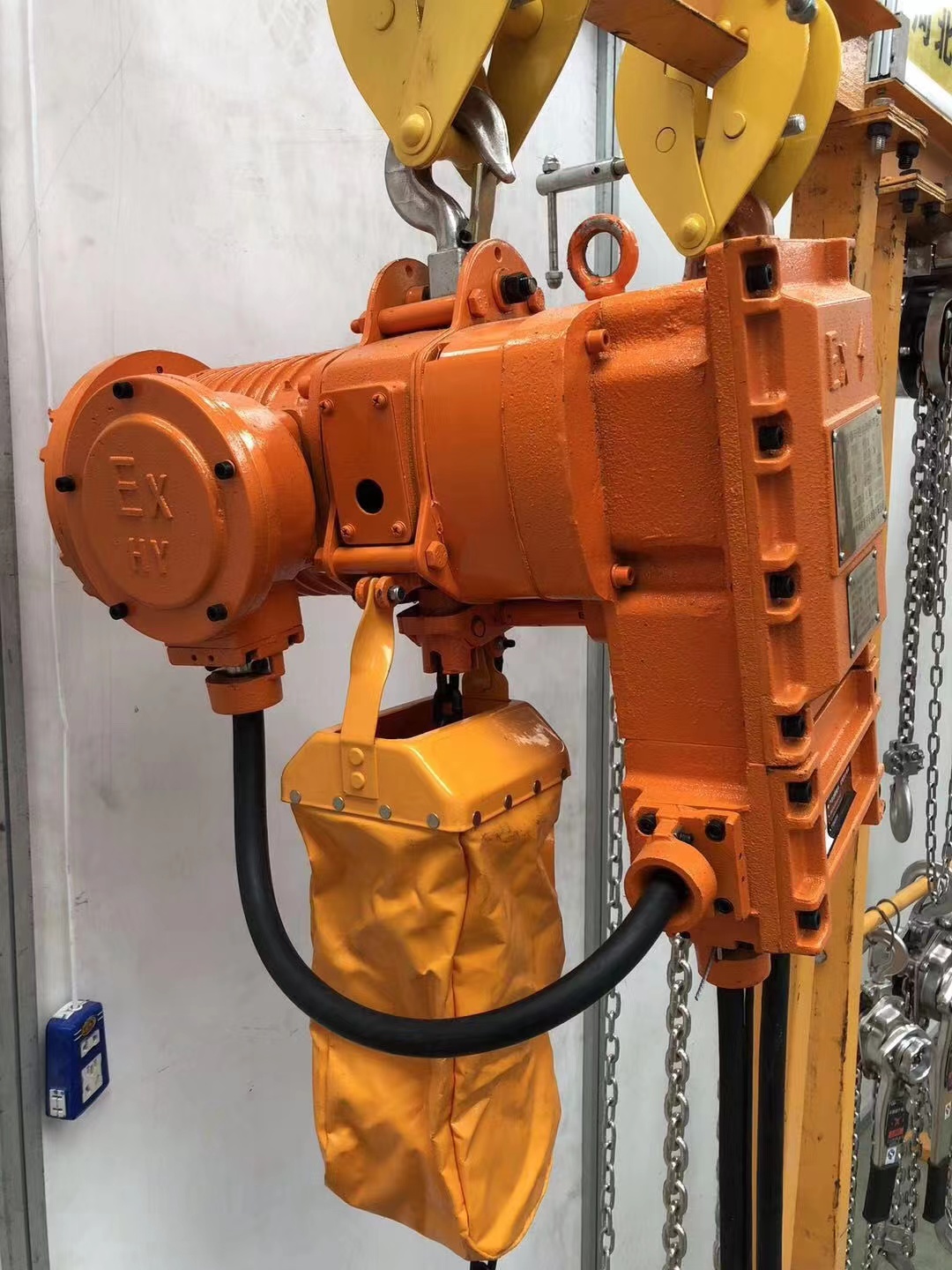 Explosion-proof electric hoist