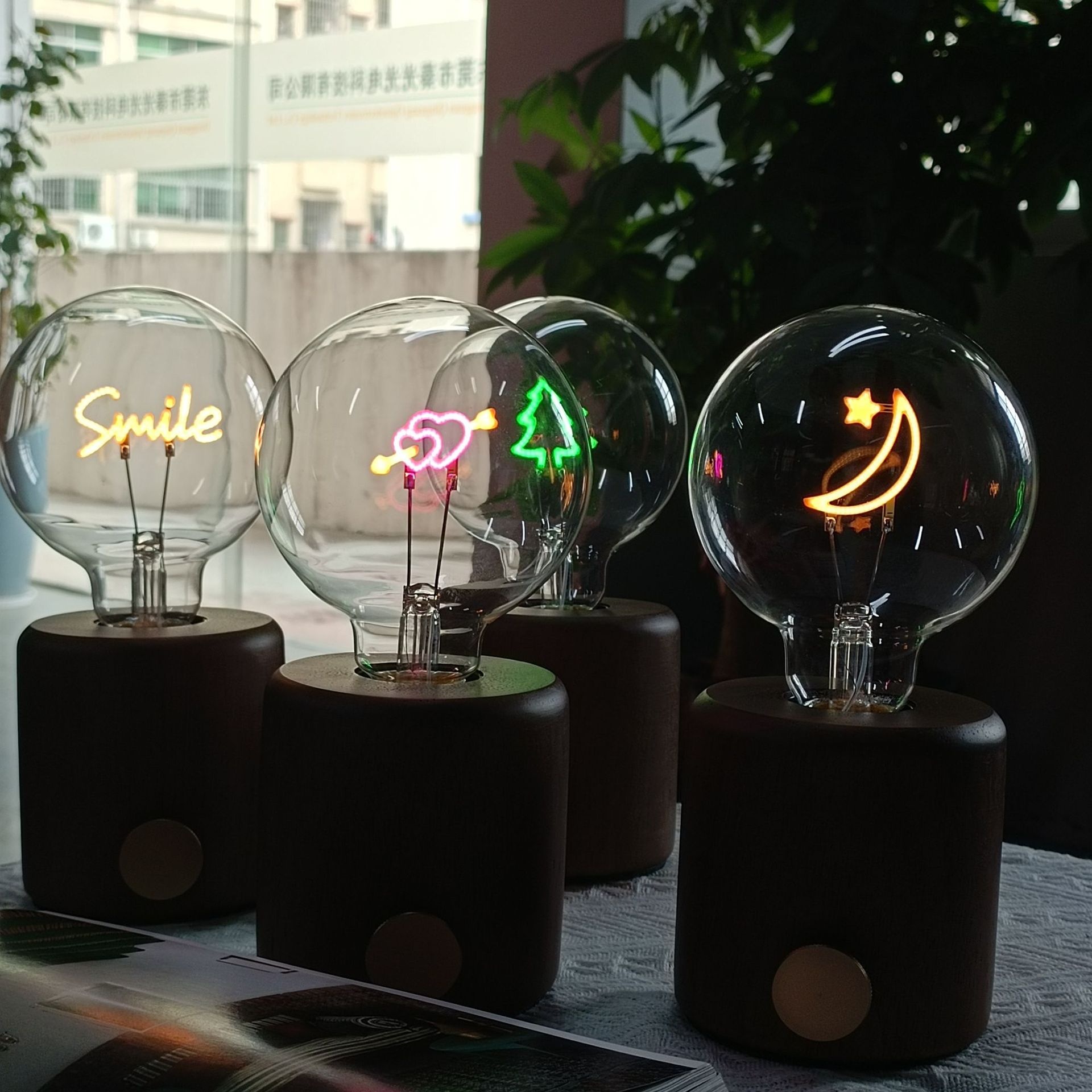 warm-glow-rechargeable-accent-light warm-glow-rechargeable-accent-light