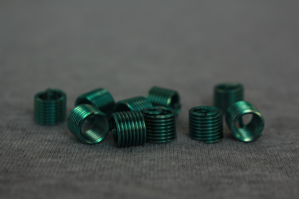 Coated thread inserts