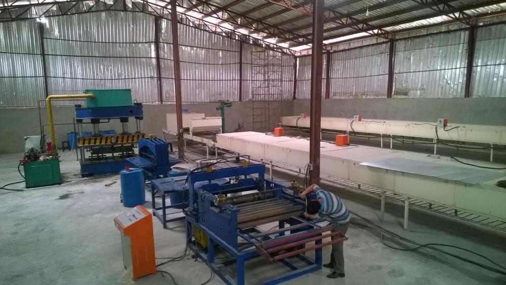 ตัดและตัดที่ราบ Stone Coated Metal Roofing Product Line