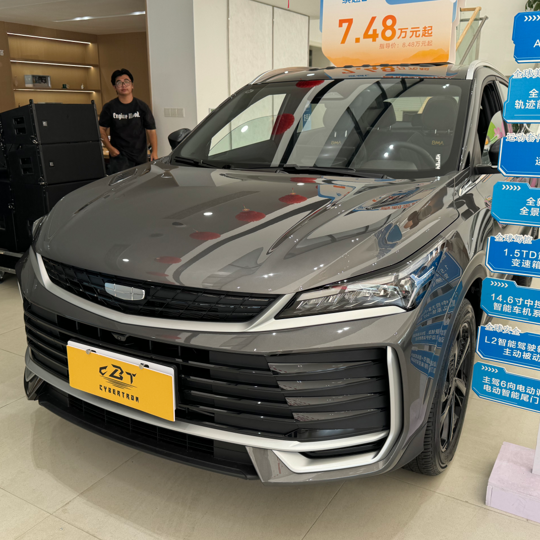 Wrap-up cockpit and dual screens Wrap-up cockpit and dual screens