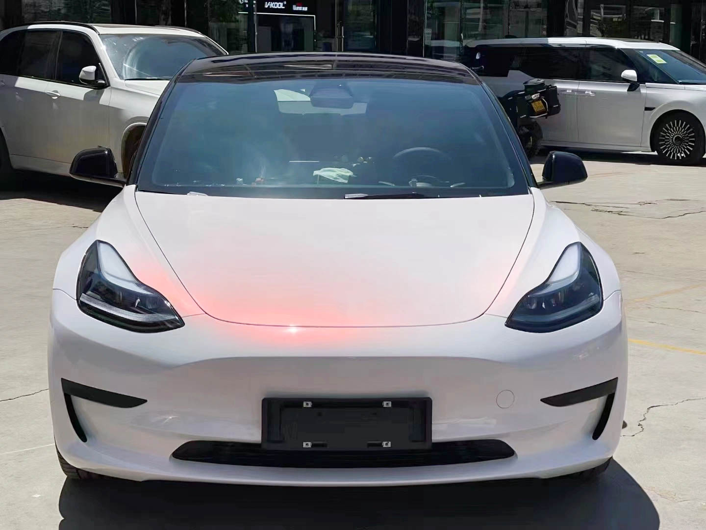 Glossy Ceramic Pink Car Wrapping Glossy Ceramic Pink Car Wrapping