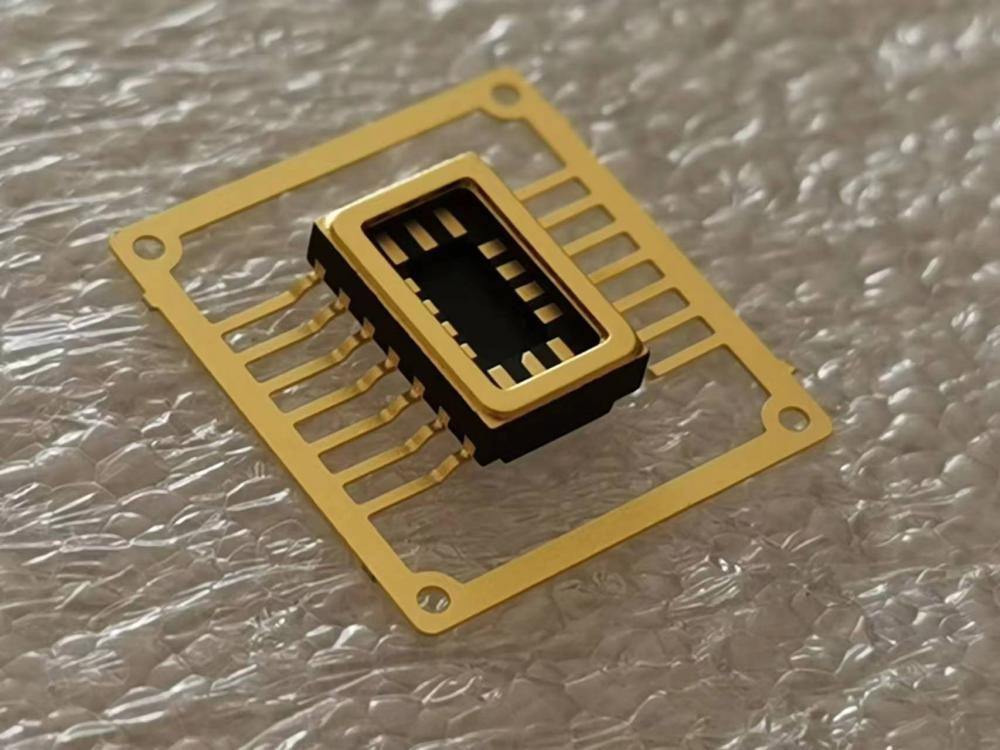 48-Lead Ceramic Small Outline Package (CSOP-48) A high-reliability 48-pin CSOP for complex ICs