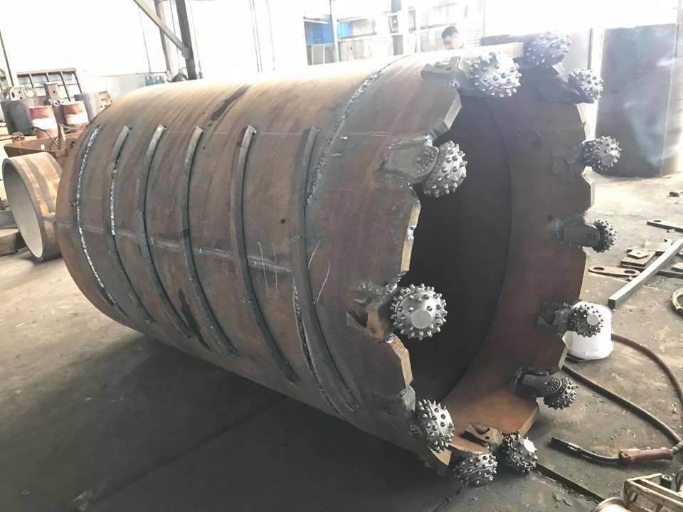 core barrel with roller cones