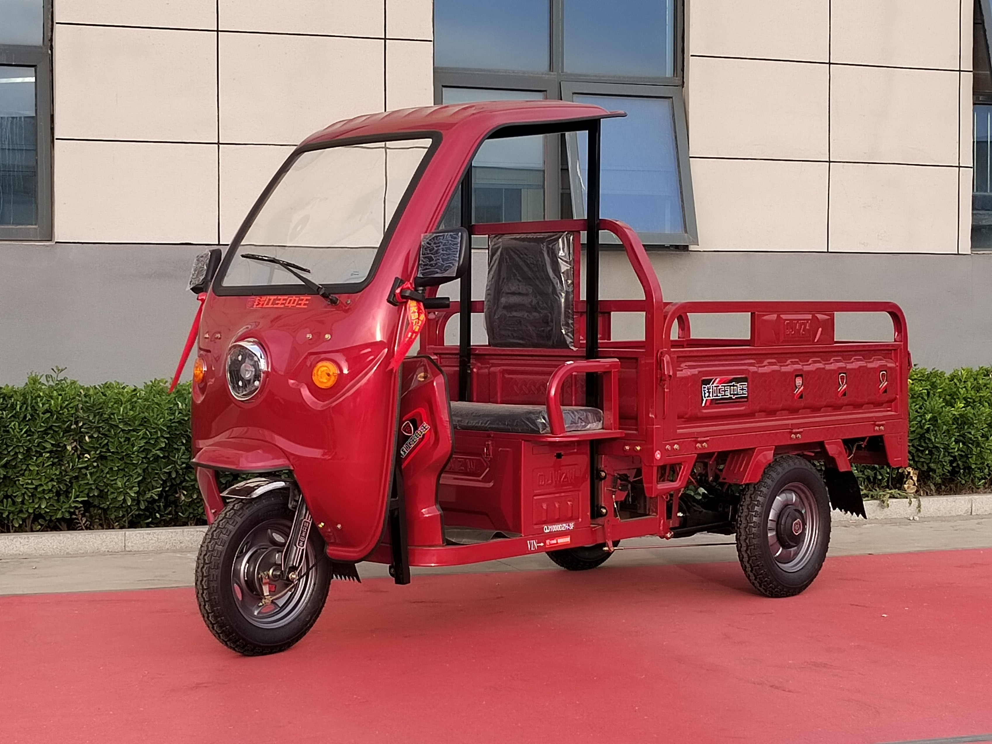 The second generation of the War Eagle simple shed electric vehicle The second generation of the War Eagle simple shed electric vehicle