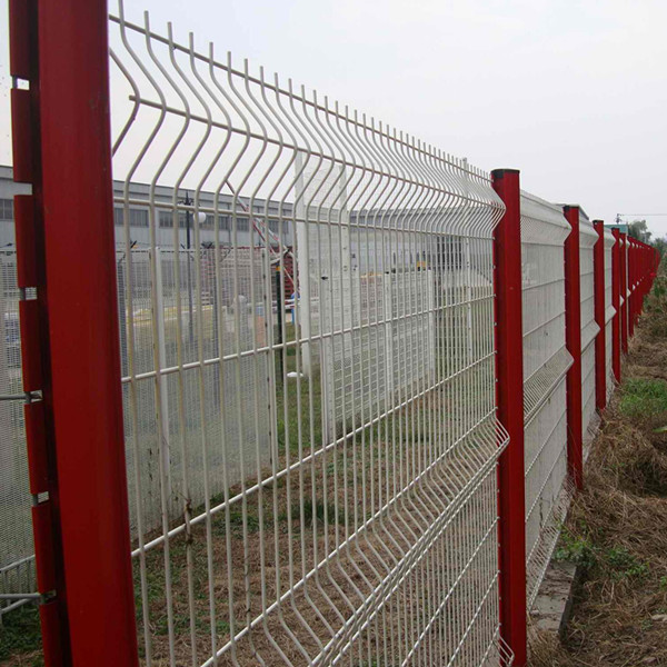 wire mesh fence