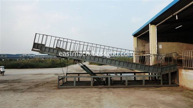 Adjustable Height Hydraulic Cattle Loading Ramp