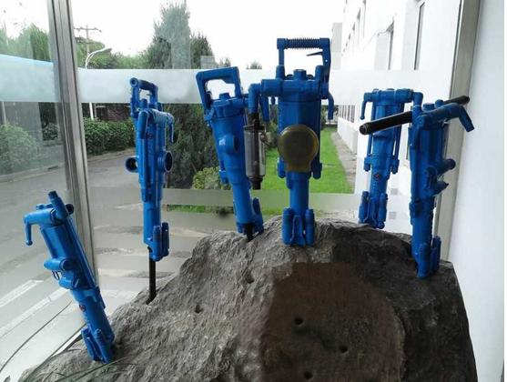 Rock drilling machine