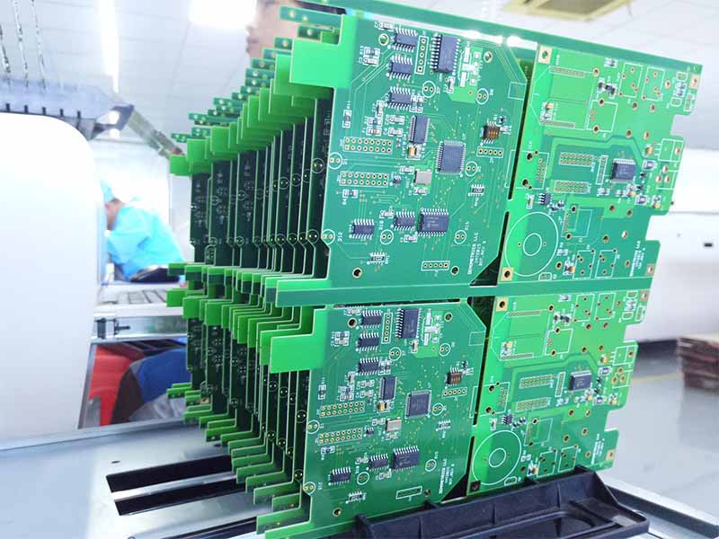 PCB de alta qualidade com máscara de solda verde High quality PCB with green solder mask