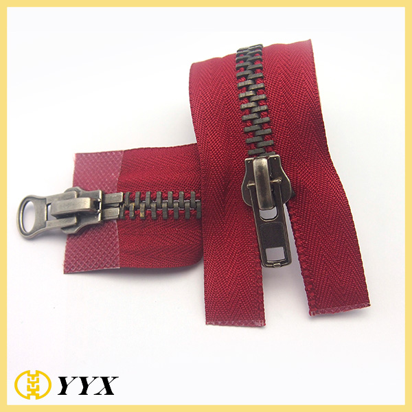 zipper with 2 sliders