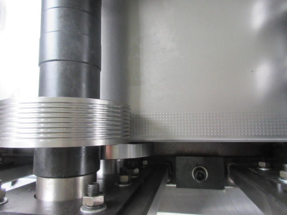 เครื่องขึ้นรูปม้วนแกนโลหะชนิด C C Shape Metal Stud Roll Rorming Machine
