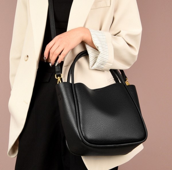 Fashionable Women's Bucket Bag 2025 Fashionable Women's Bucket Bag 2025