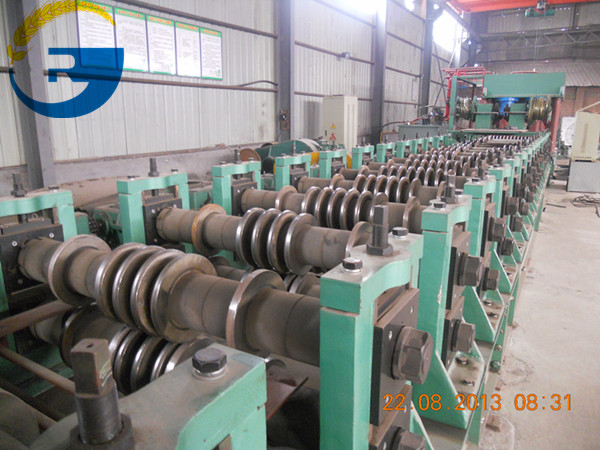 Tembok-corrugated-molding-mesin