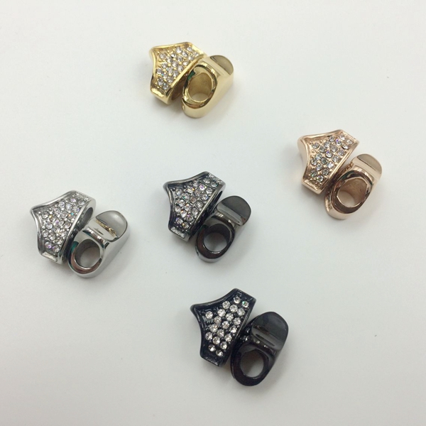 5A CZストーンレザーブレスレットトライアングルチャーム 5A CZ Stone Leather Bracelet Triangle Charms