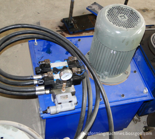 ridge cap06 Ridge Cap Making Machine 04