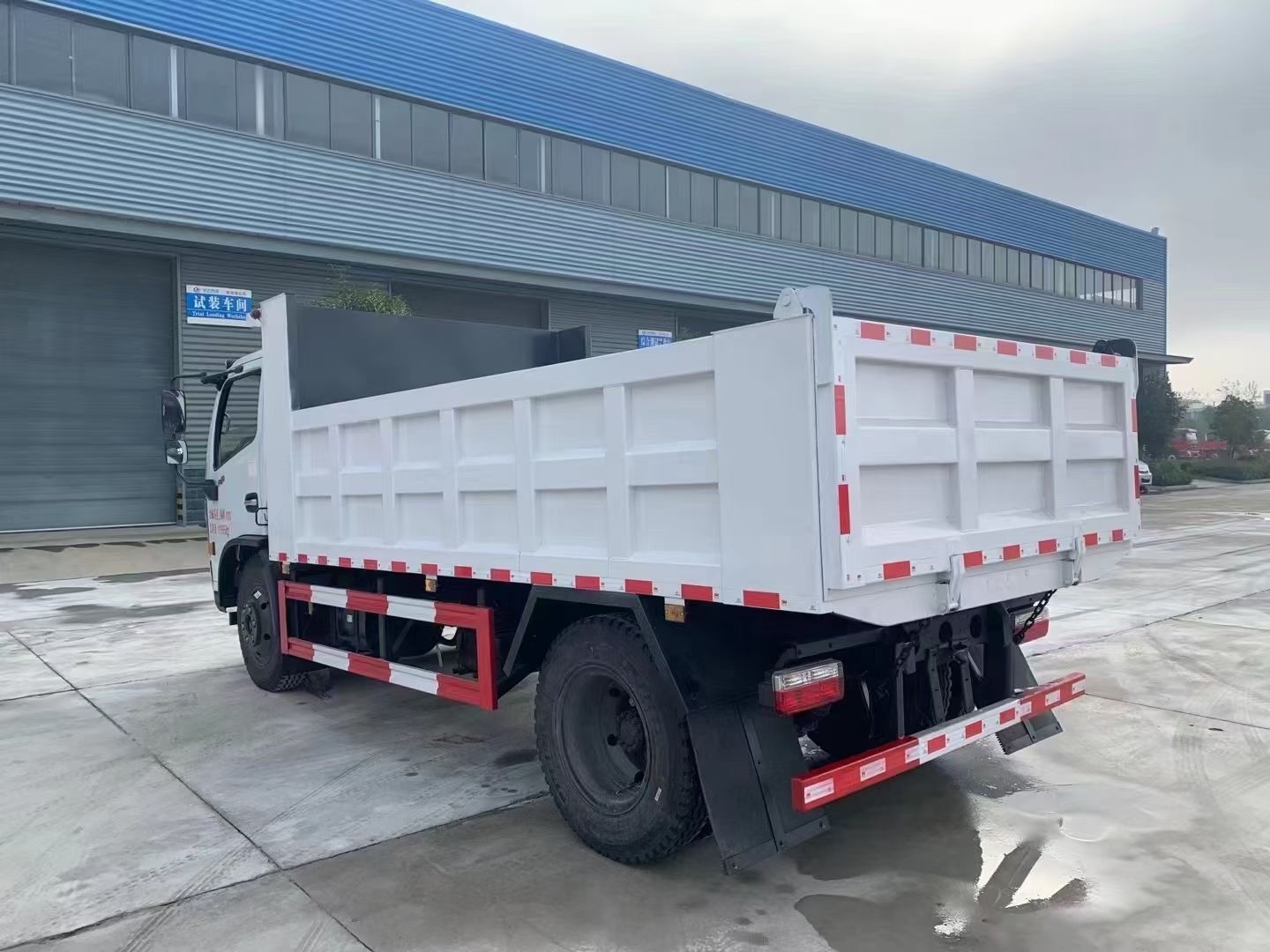 Dongfeng Dump Truck (1) Dongfeng Dump Truck (1)
