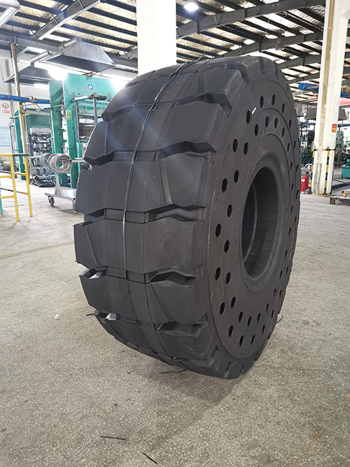 Китайская большая сплошная шина Otr 26 5 25 China Large Solid Otr Tire 26 5 25