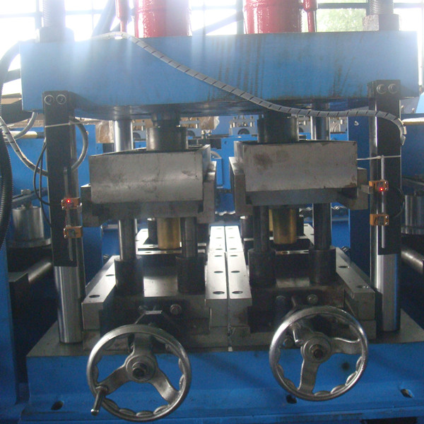 حار Aale قبل هندستها آلة H الشعاع Z الشعاع C Purline Hot Aale Pre-Engineered H Beams Z Beams C Purline Machine