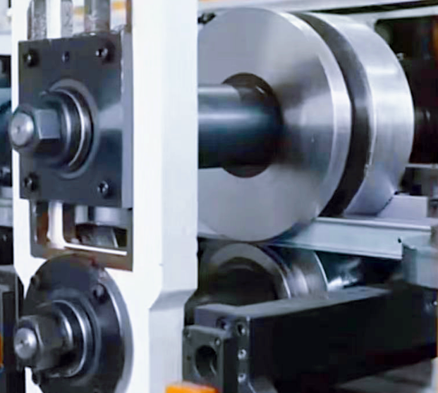 Roll forming machine Roll forming machine