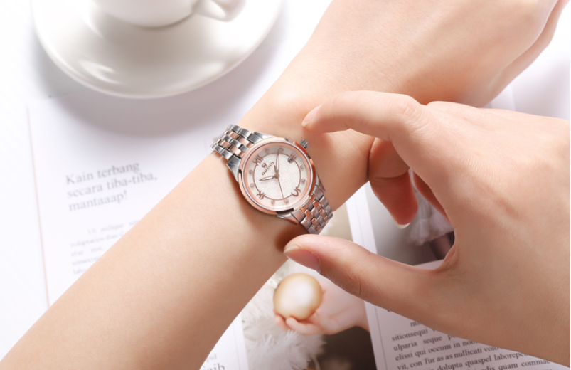 woman's quartz watch 