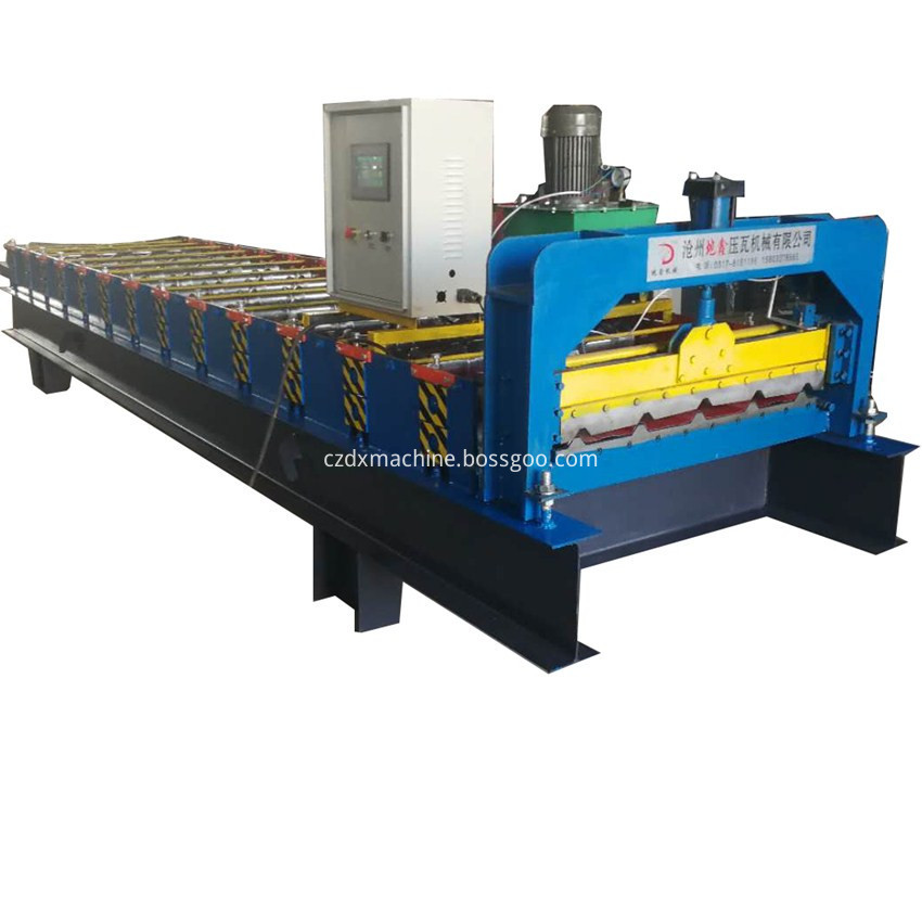 Machine de formage de rouleaux d'acier couleur 840 840 color steel roll forming machine