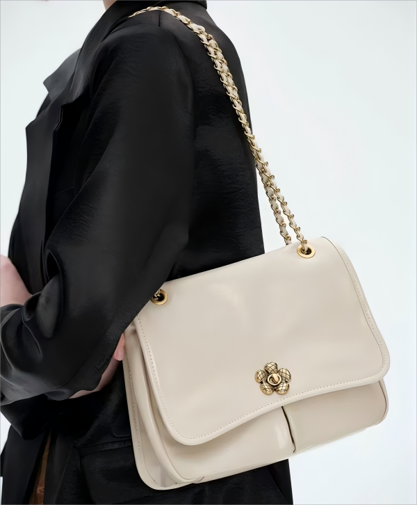 Fashionable leather crossbody bag Fashionable leather crossbody bag