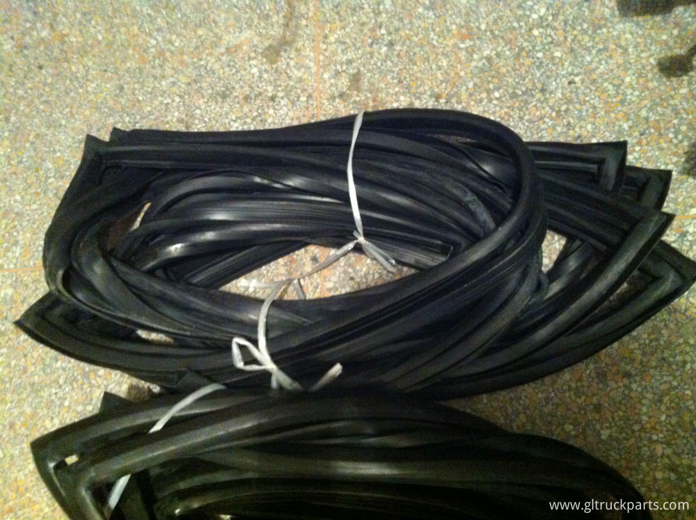China Truck Cap Rear Door Natural NBR Sealing Strip Manufacturers