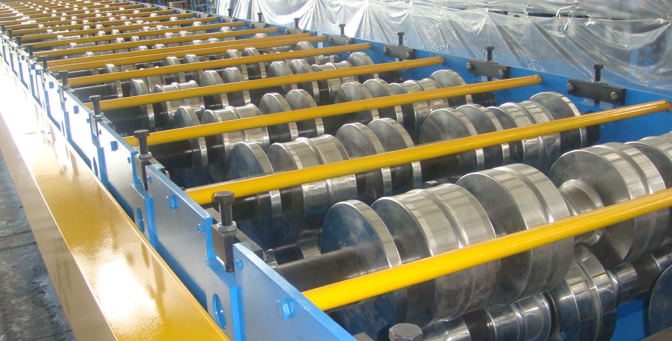 เครื่องขึ้นรูปม้วนแผ่นพื้น floor tile rolling making machine