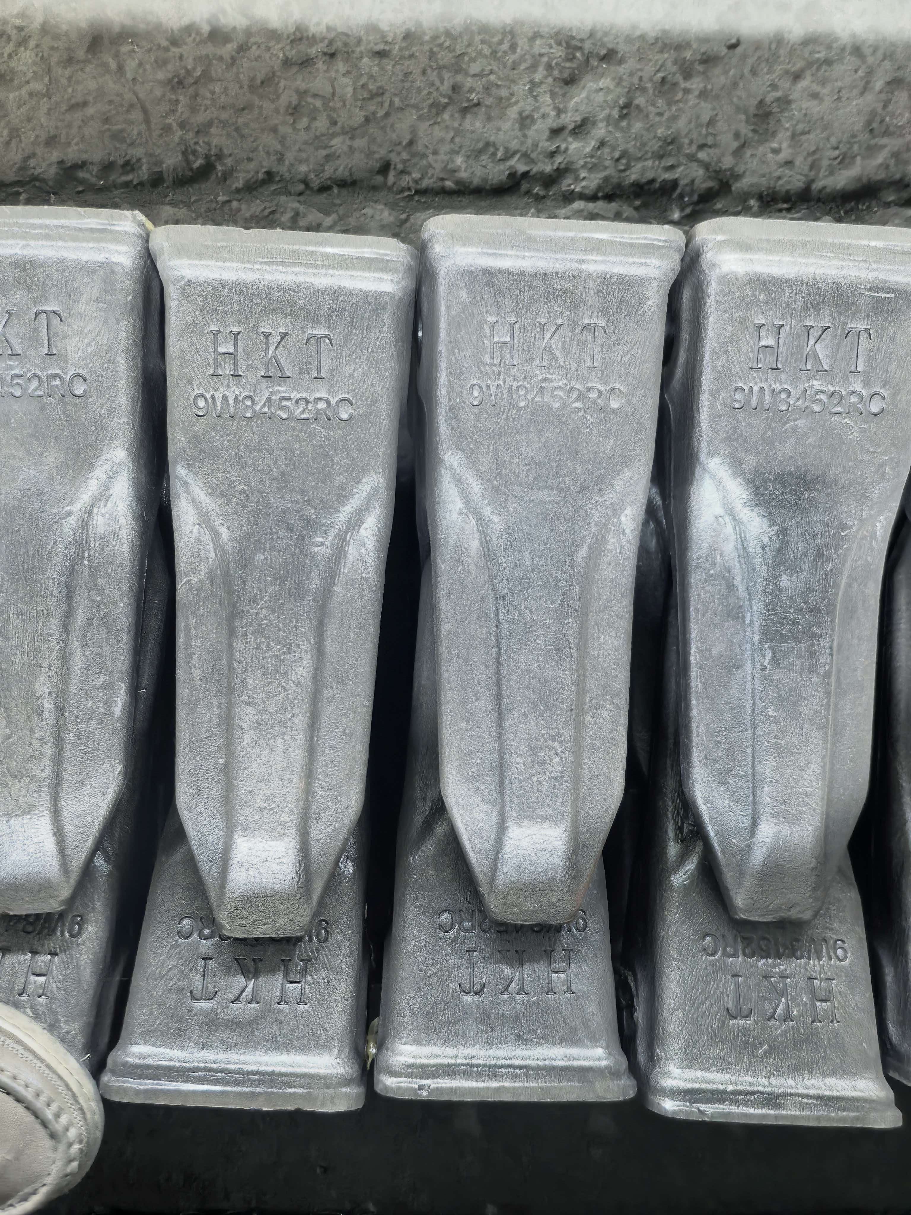 E330 bucket teeth E330 bucket teeth
