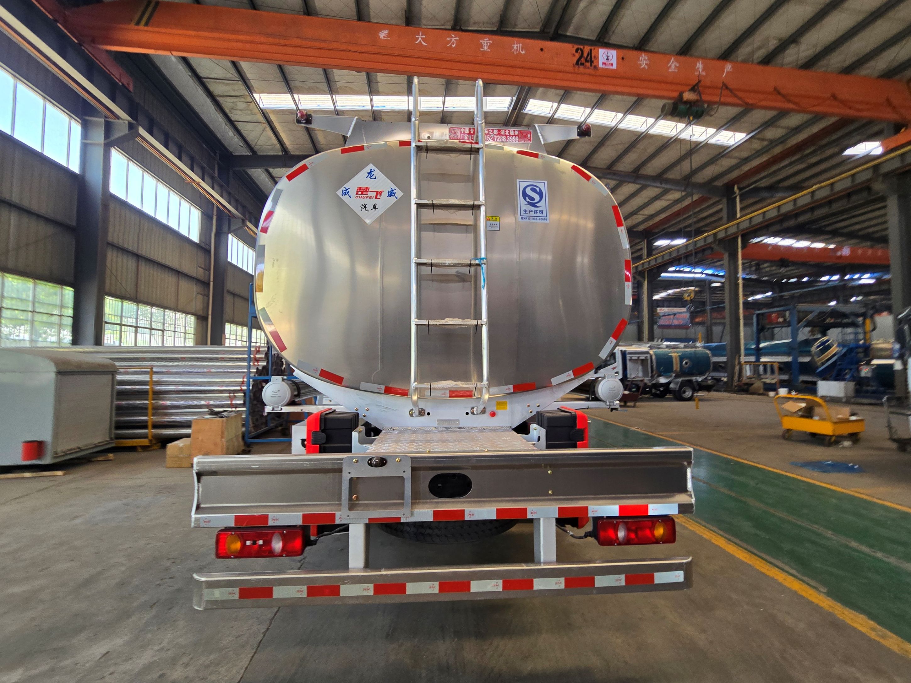 High Performance Dongfeng 6×4 25.5m³ Bulk fuel Carrier truck High Performance Dongfeng 6×4 25.5m³ Bulk fuel Carrier truck