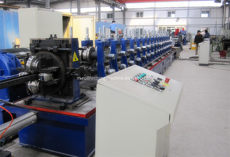 Metal stud and track roll forming machine Metal stud and track roll forming machine