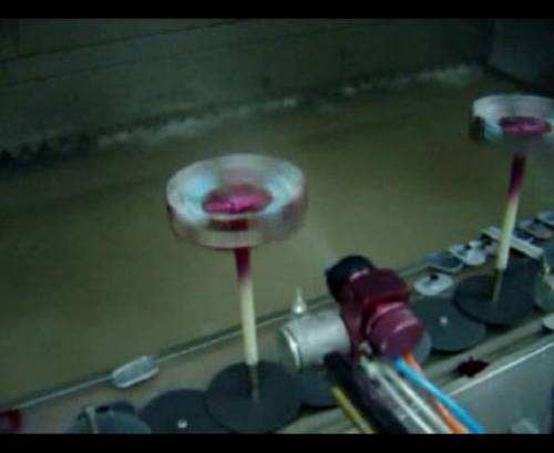 Nắp nhựa phun sơn mỹ phẩm cosmetic plastic cap spraying line