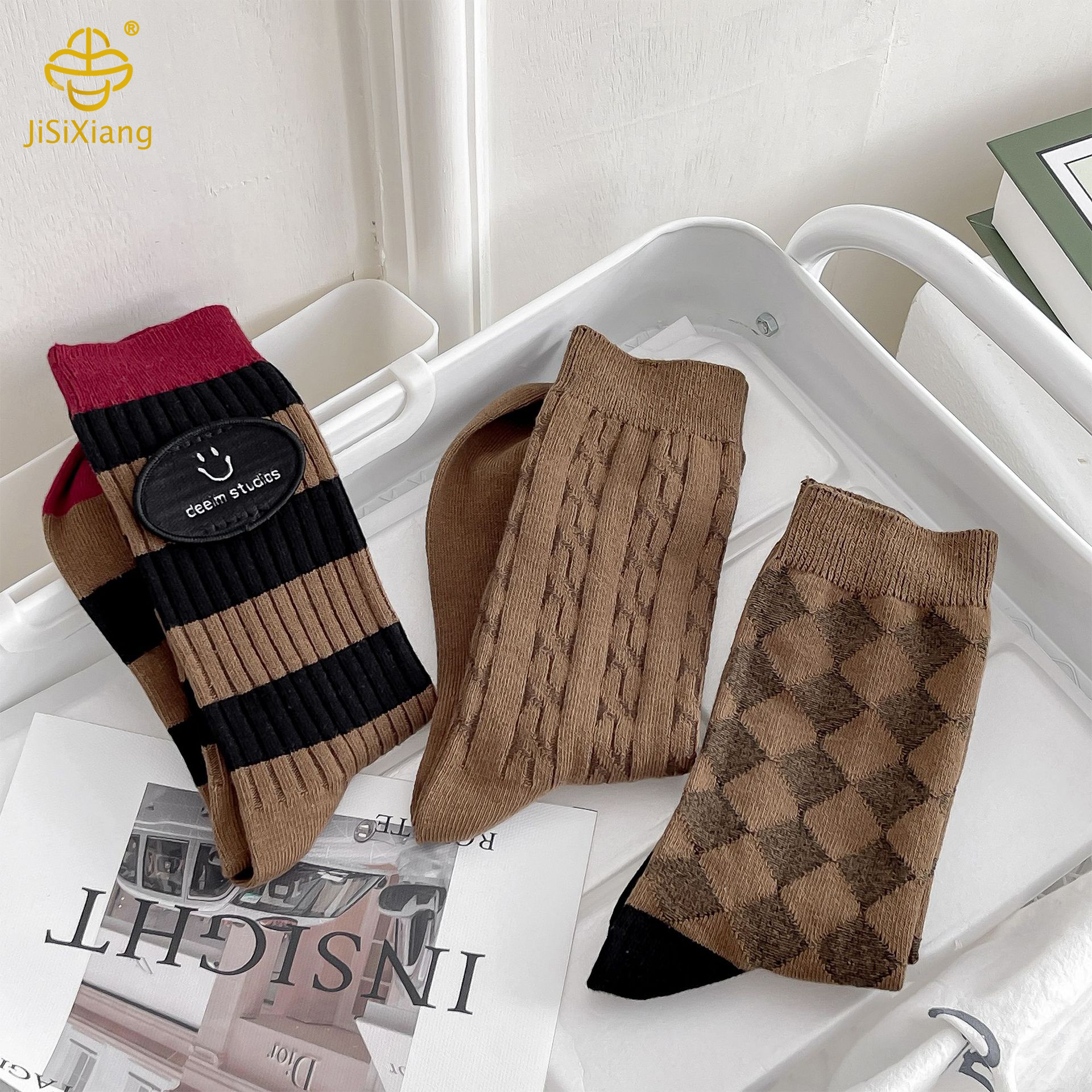 Korean of Miradeb logo with tube socks and pile socks Korean of Miradeb logo with tube socks and pile socks