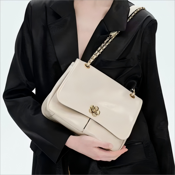 Fashionable leather crossbody bag Fashionable leather crossbody bag