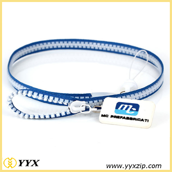 zip-lanyard-3