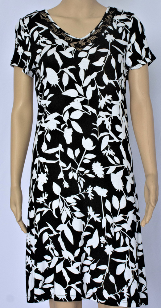 Vestido de alta qualidade com acabamento em renda High Quality Dress with Lace Trim