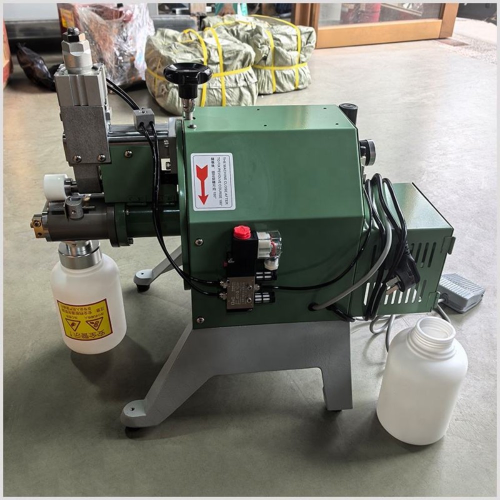 DL-123A Multifunction Multiple Specifications Upper Edge Pneumatic Gluing Machines (3) DL-123A Multifunction Multiple Specifications Upper Edge Pneumatic Gluing Machines (3)