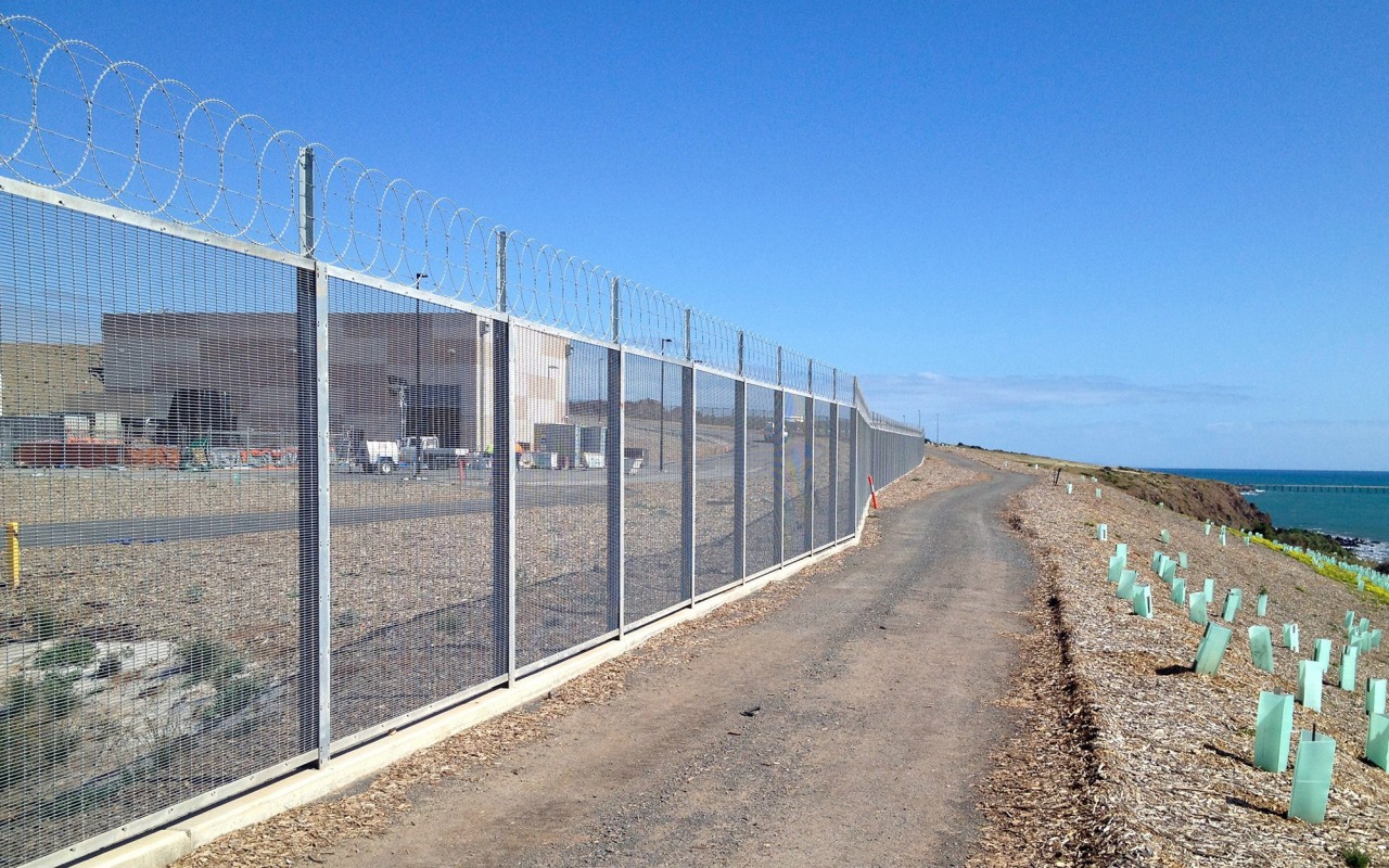 358fence (91) 358fence (91)