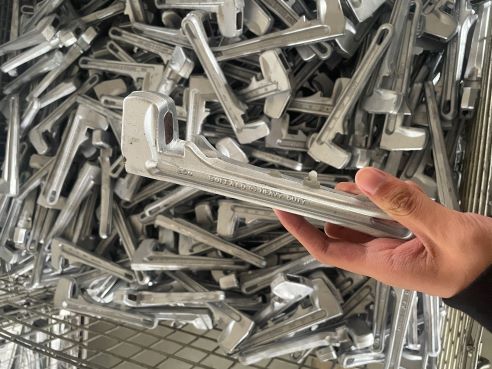casting aluminium hardware3 casting aluminium hardware3