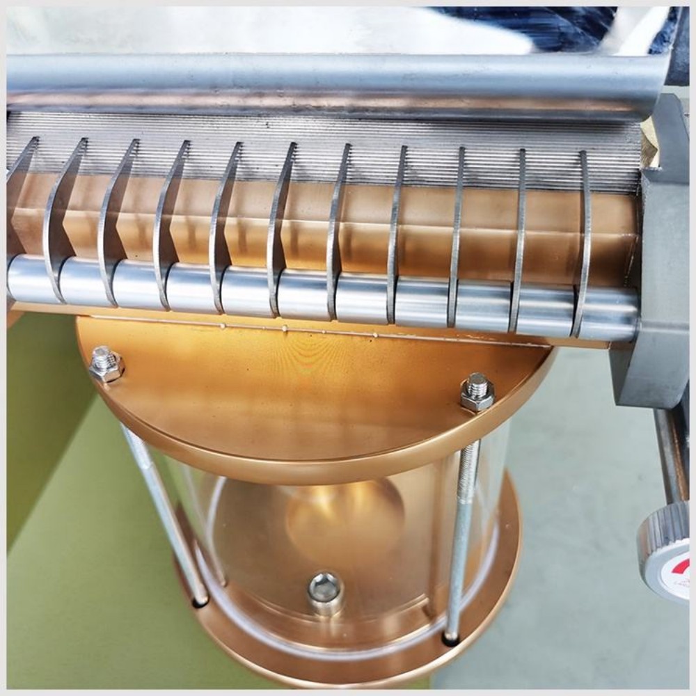 DL-126-6 Hot Selling Models 150mm Speed Regulation of Glass Bottle Gluing Machines (3) DL-126-6 Hot Selling Models 150mm Speed Regulation of Glass Bottle Gluing Machines (3)