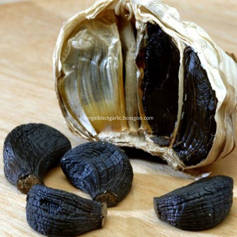 peeled black garlic peeled black garlic
